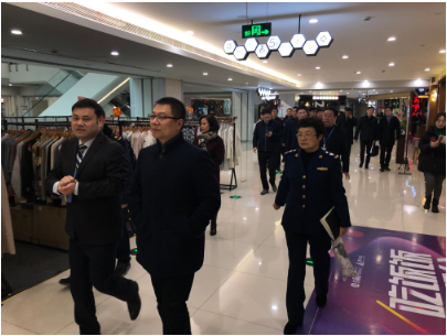 區委副書記李煒一行蒞臨水晶城調研