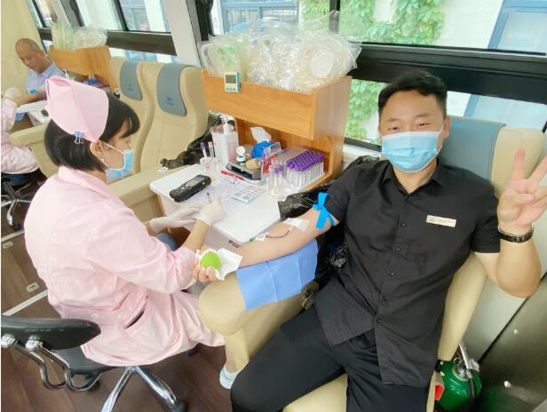 用愛(ài)傳遞正能量 廬陽(yáng)建華文創(chuàng)園組織開(kāi)展無(wú)償獻(xiàn)血活動(dòng)