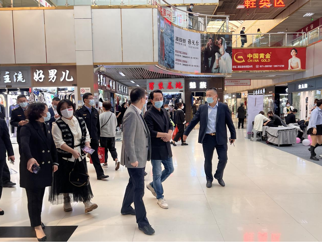 拱墅區副區長余榮升一行 蒞臨錢江商城檢查指導疫情防控工作