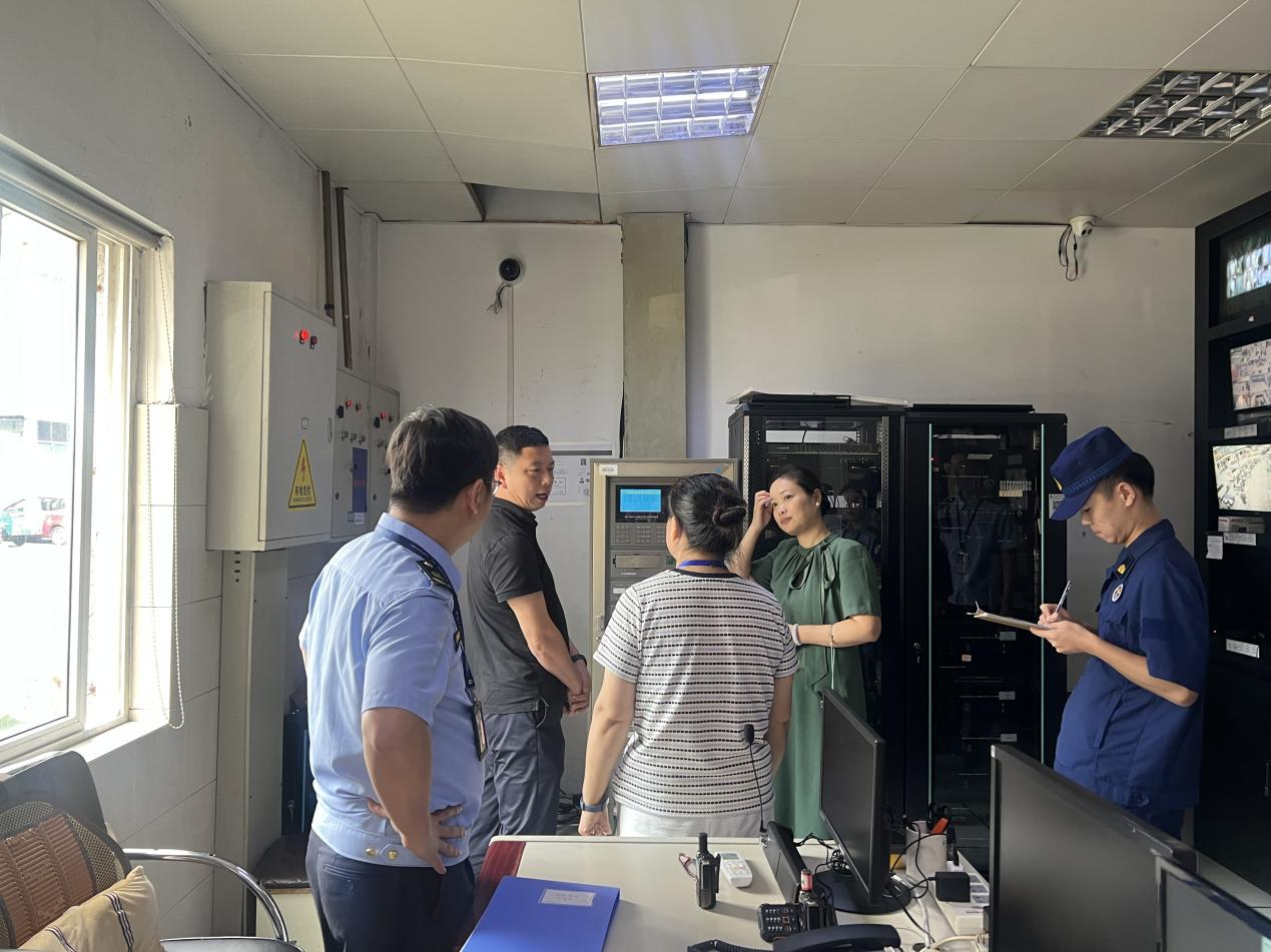 繃緊安全弦,喜迎國慶節——大關街道深入錢江商城開展節前檢查