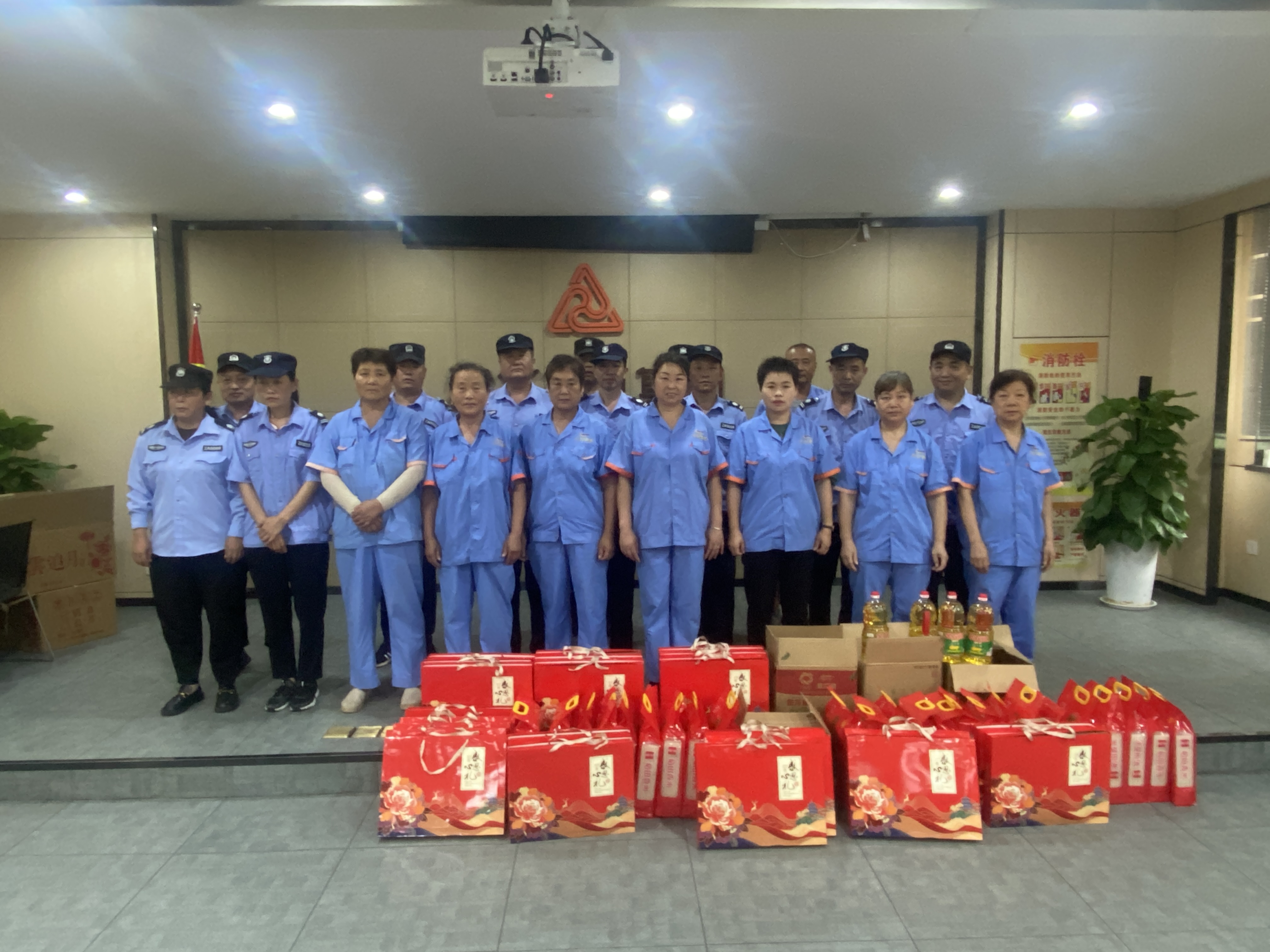 “濃情中秋節(jié),慰問暖人心”——建華文創(chuàng)集團工會開展一線職工慰問活動