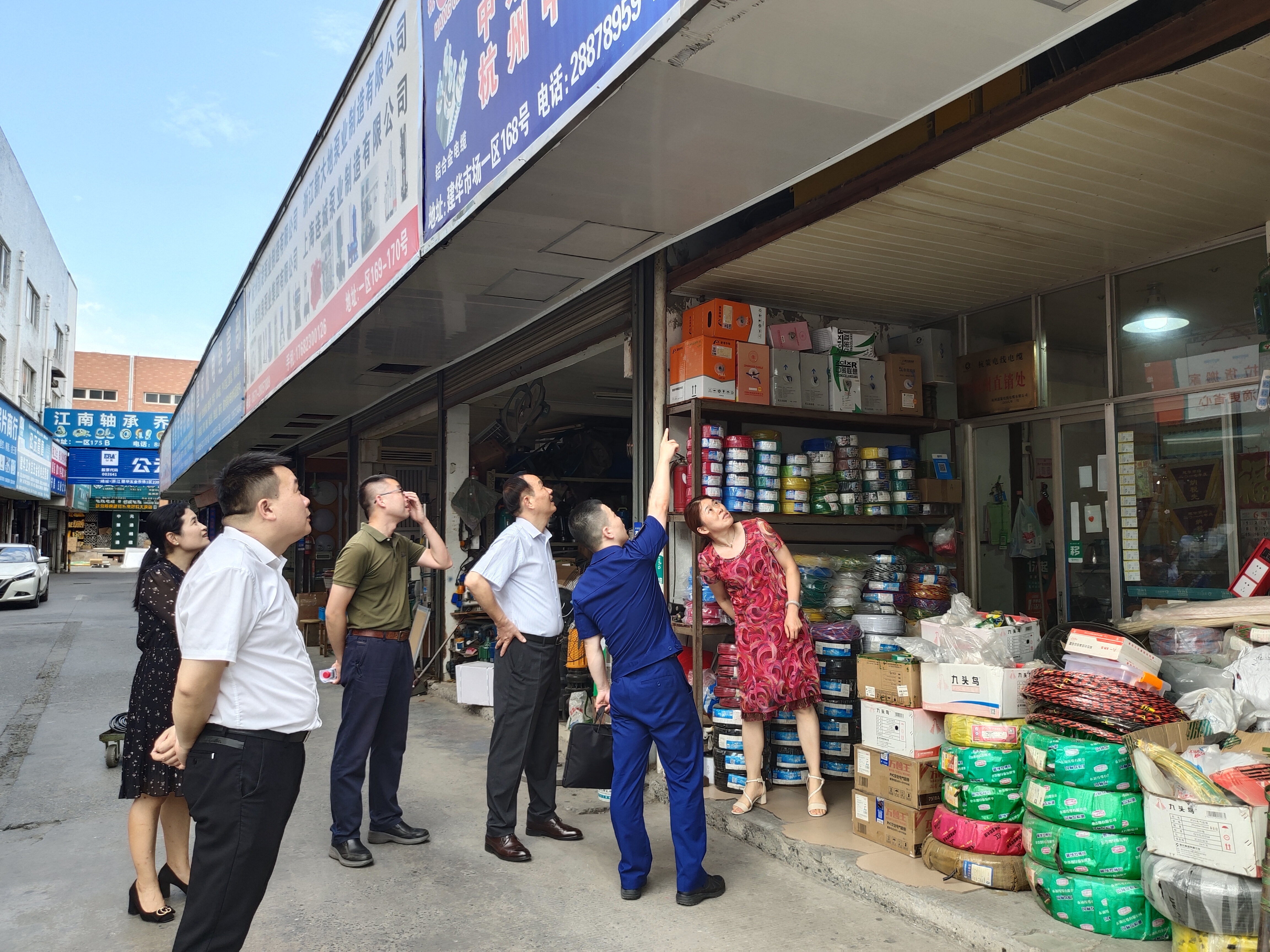 區消防大隊蒞臨建華市場開展消防安全檢查