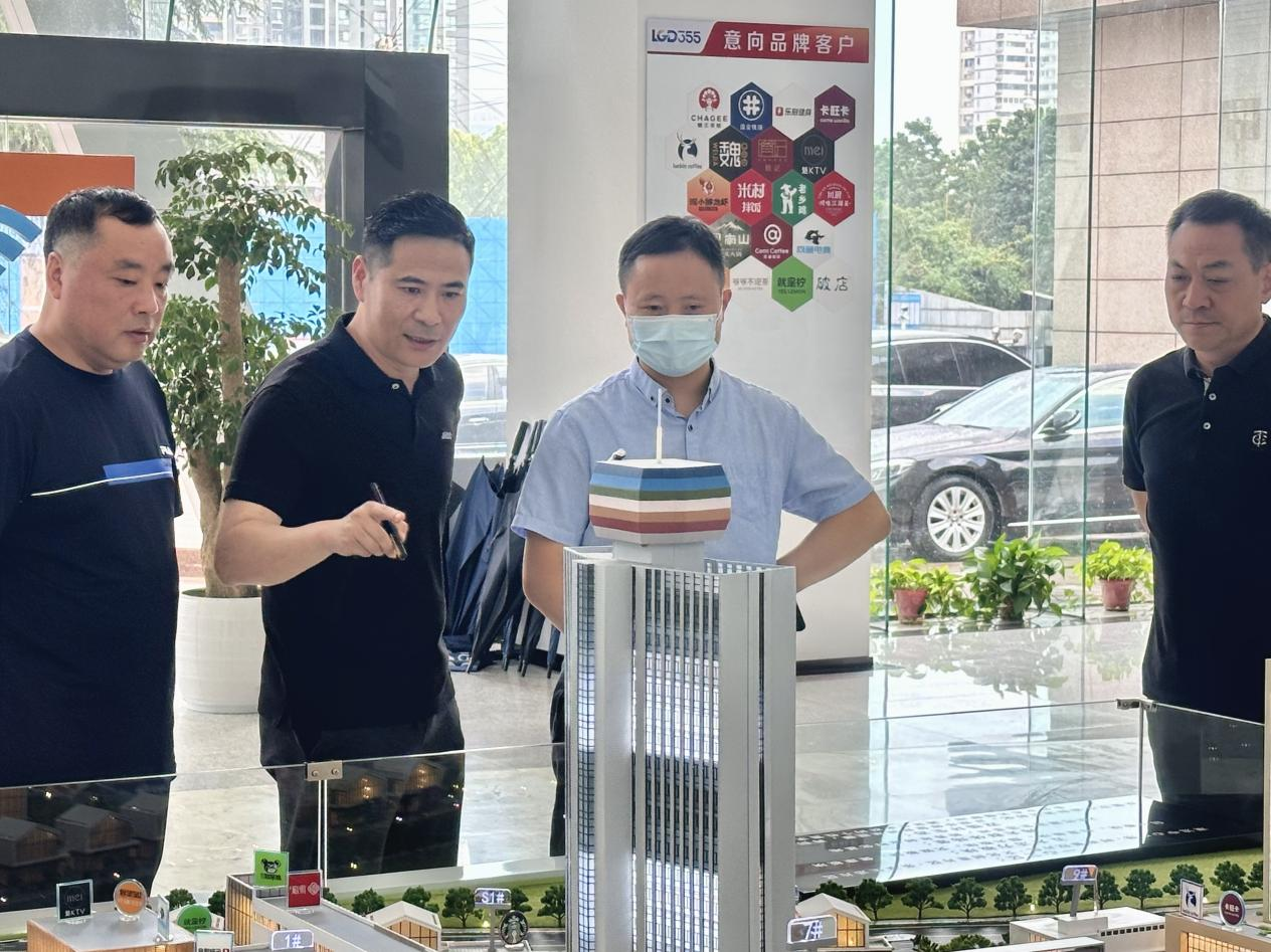 包河區區委常委、副區長韓光輝一行蒞臨安徽老廣電355項目調研