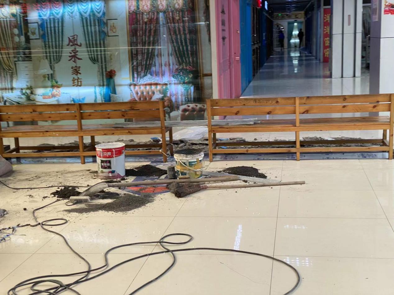 錢江商城開(kāi)展連廊伸縮縫檢修工作