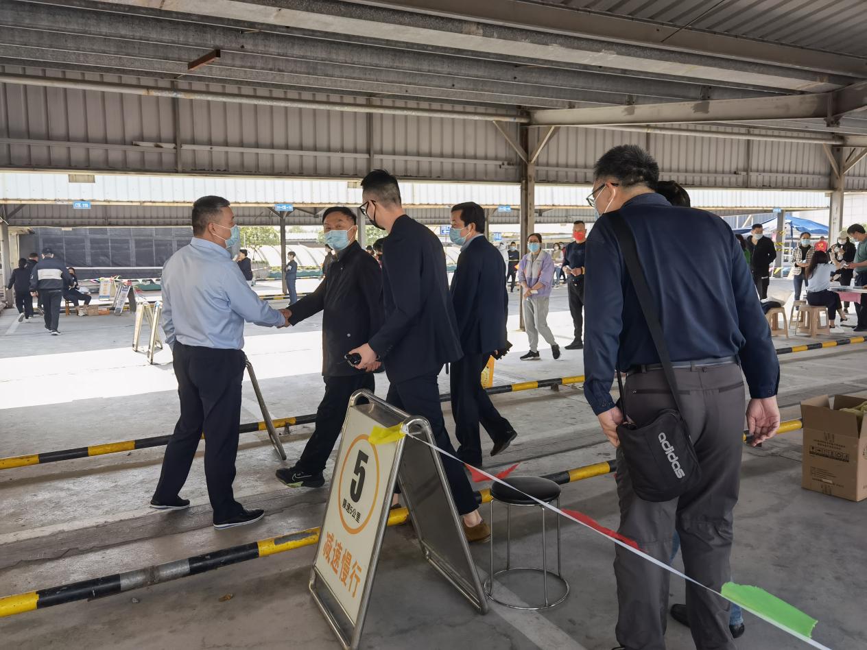 區(qū)人大常委孫劍甫一行領(lǐng)導(dǎo)蒞臨錢(qián)江商城