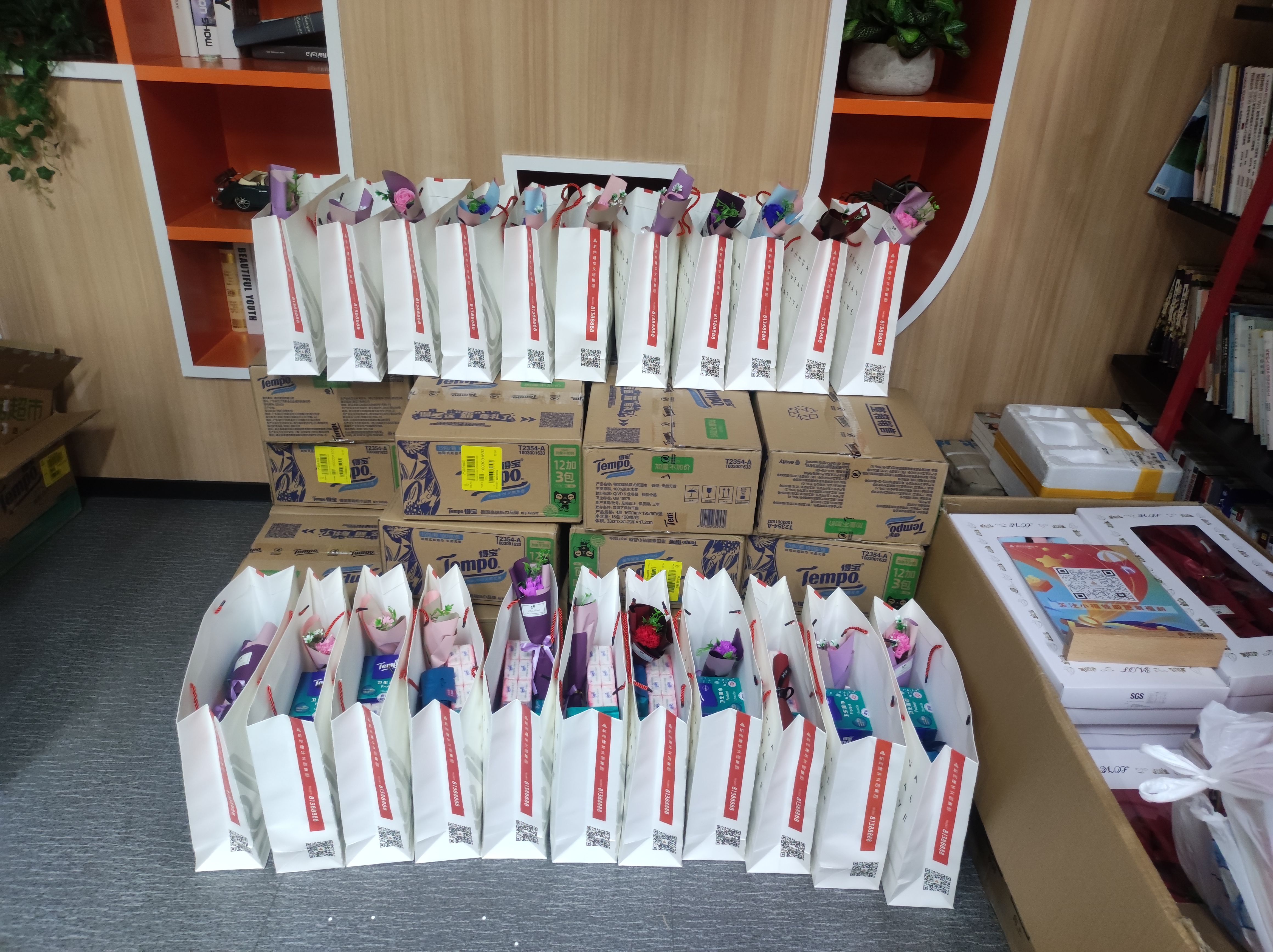 “芝蘭風(fēng)雅至,伊人踏香來”——-建華文創(chuàng)集團(tuán)工會開展女神節(jié)慰問活動