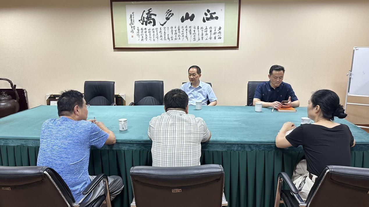 凝聚共識  策略同行——集團董事長赴建華市場開展調(diào)研