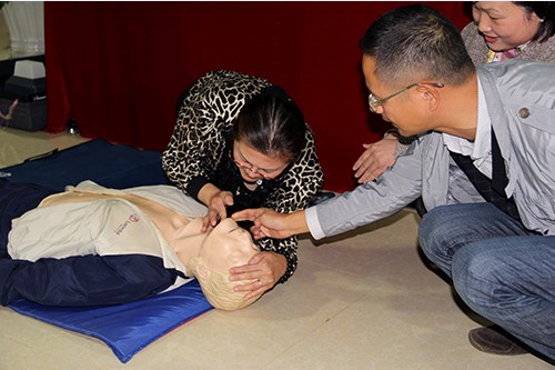 20131024建華文創園黨支部舉辦應急救護知識培訓 (3).jpg 20131024建華文創園黨支部舉辦應急救護知識培訓 (3).jpg