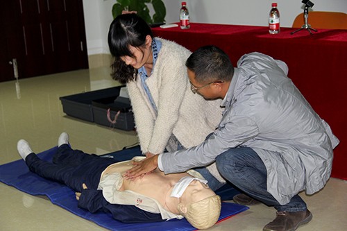 20131024建華文創園黨支部舉辦應急救護知識培訓 (4).jpg 20131024建華文創園黨支部舉辦應急救護知識培訓 (4).jpg