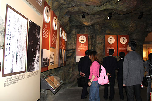 20140328建華文創園黨支部清明節祭掃云居山革命烈士墓 (2).jpg 20140328建華文創園黨支部清明節祭掃云居山革命烈士墓 (2).jpg