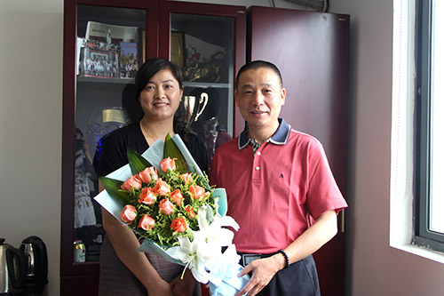 20140620生日慰問企業(yè)負(fù)責(zé)人 (1).jpg 20140620生日慰問企業(yè)負(fù)責(zé)人 (1).jpg