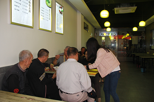 20151021重陽節送長壽面活動2.jpg 20151021重陽節送長壽面活動2.jpg